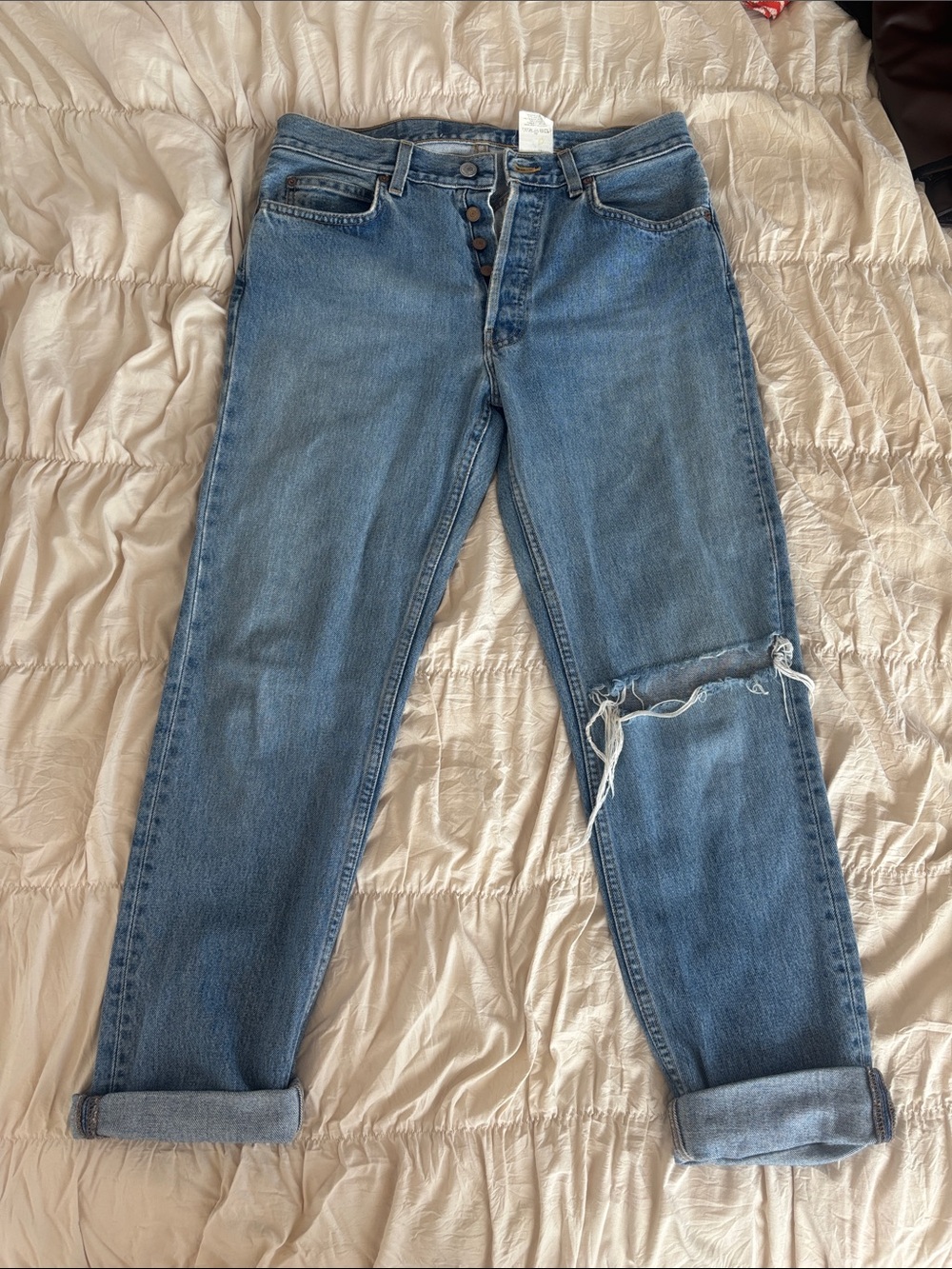 Boy Fit Blue Women’s Jeans with Knee Distressing